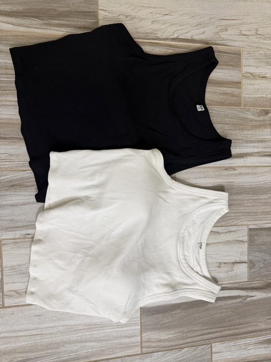 Uniqlo Tops - Set of 2 Uniqlo bra tank tops
